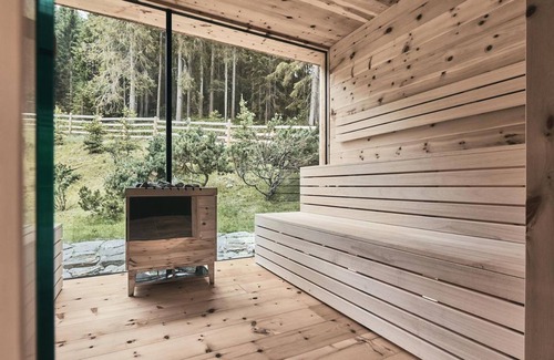 Racines Ski Chalet | Chalet 'Waldchalet mit Jacouzzi' with Mountain View, Private Terrace and Wi-Fi