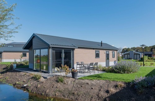 West-Graftdijk House | Chalet with 2 bedrooms and a dishwasher