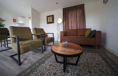 Dordtse Biesbosch Ski Chalet | Chalet with 2 bedrooms and a dishwasher