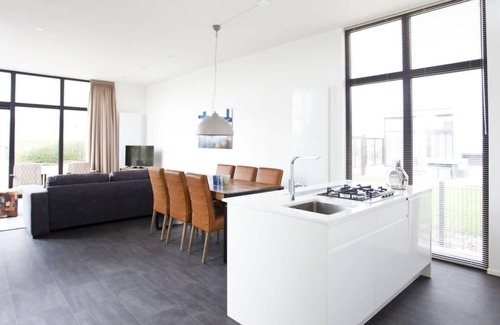 Biddinghuizen House | Chalet with 3 bedrooms and a terrace with hottub