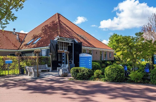 Velsen-Zuid House | Chalet with 3 bedrooms and a terrace