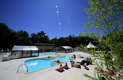 Monclar-de-Quercy Ski Chalet | Chalet with dishwasher on a hill