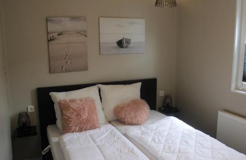 Lathum Ski Chalet | Chalet with Pond View in Gelderland
