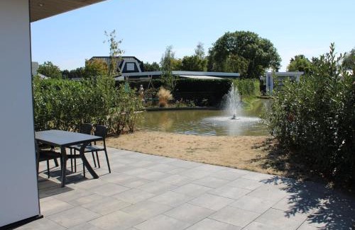 Lathum Ski Chalet | Chalet with Pond View in Gelderland