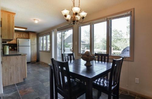 Lampe House | Chalets Resort LAKEFRONT Cottage Free Amenities Amazing views Kayaks 2 Pools