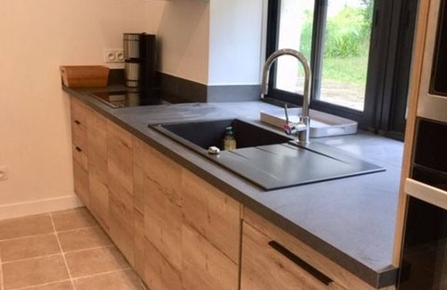 Le Mans Cottage | Chaleureux gîte rénové avec 3 chambres et cheminée près du Mans, idéal pour famille et amis