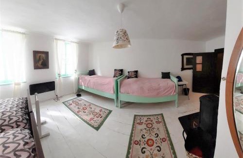 Jilemnice House | Chalupa Jilemnice, celý prostorný dům jen pro vás s 5 ložnicemi v centru Jilemnice s uzavřenou zahradou