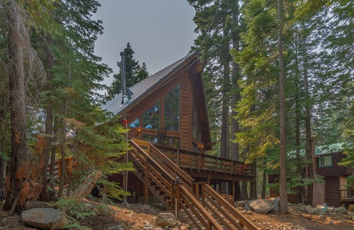 Chamberlands Ski Chalet | Chamberlands Chalet - short walk to Chambers private beach