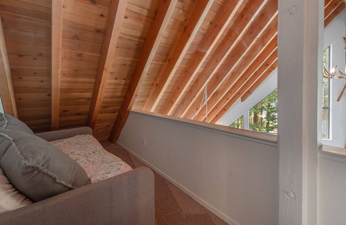 Chamberlands Ski Chalet | Chamberlands Chalet - short walk to Chambers private beach