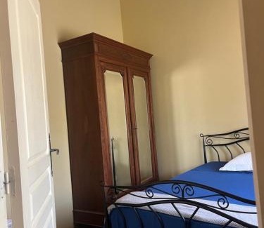 Combaillaux Bed & Breakfast | Chambre à l'étage, salle d'eau au rez de chaussée