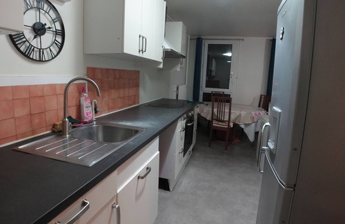 Guyancourt Apartment | Chambre à qlq min du Technocentre et Château de Vers Bien Située Jeux Olympiques