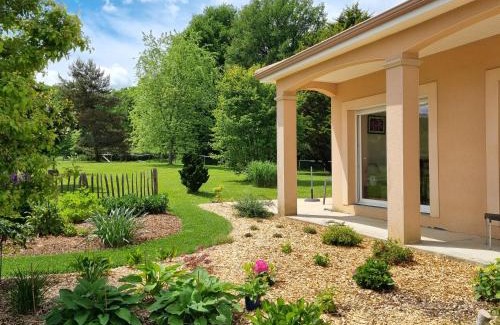 Saint-Martin-de-Jussac House | Chambre a la campagne
