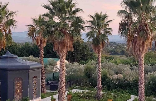 Aix-en-Provence House | chambre Aix-en-Provence·swiming Pool.Garden.Vue.marble bathroom.palm grove.