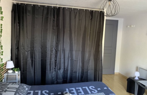 Rilhac-Rancon Bed & Breakfast | Chambre au RDC , Confortable ,indépendante , Sortie sur la Cours Privée !
