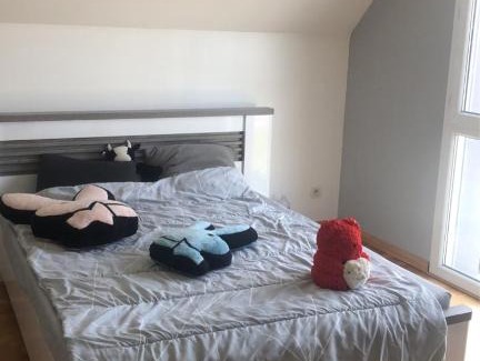 Moval House | Chambre avec lit double