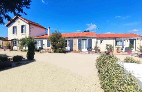 Pons House | Chambre avec terrasse - vue jardin