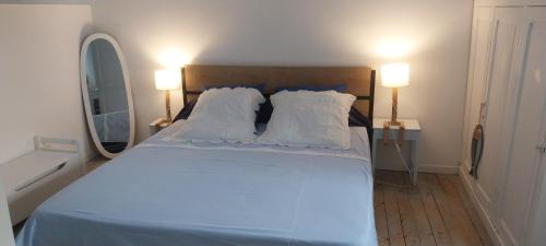 Bourges Bed & Breakfast | Chambre bleue avec accès plage