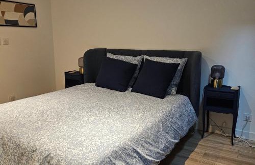 Messas Bed & Breakfast | Chambre Chambord avec piscine chauffée et parking privatif - FR-1-590-484