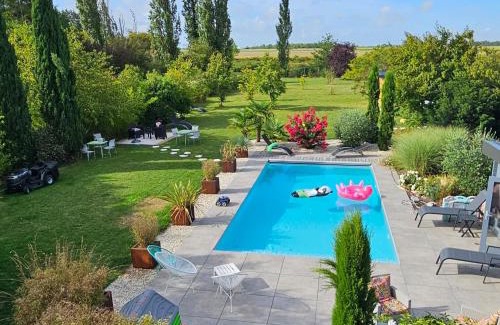 Messas Bed & Breakfast | Chambre Chambord avec piscine chauffée et parking privatif - FR-1-590-484
