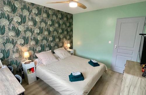 Venarey-les-Laumes House | Chambre chez Delphine et Guillaume salle de bain et wc commun