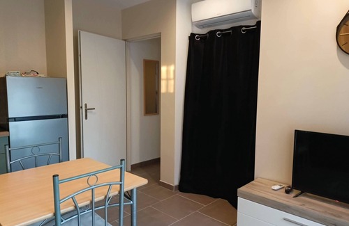 Villemoustaussou House | Chambre Chez L'habitant Avec Entrée et Salle D'eau Privées, 5 min de Carcassonne