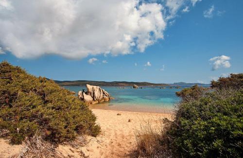 Pianotolli-Caldarello Apartment | Chambre cosy à 5 min de la plage