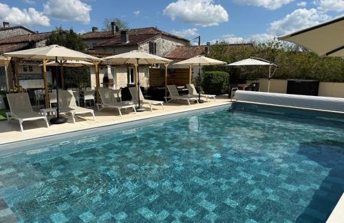 Blanzaguet-Saint-Cybard Bed & Breakfast | Chambre d'hôtes NATURISTE Le Jardin Des Hirondelles