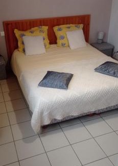 Saint-Georges-des-Coteaux Bed & Breakfast | Chambre d'Hôtes Les Ormeaux