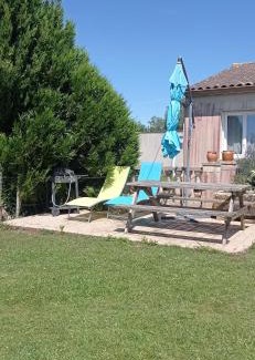 Saint-Georges-des-Coteaux Bed & Breakfast | Chambre d'Hôtes Les Ormeaux