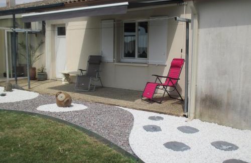 Saint-Georges-des-Coteaux Bed & Breakfast | Chambre d'Hôtes Les Ormeaux
