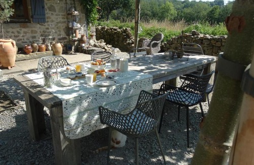 Saint-Priest-des-Champs Bed & Breakfast | Chambre d'hôtes paradis lasciouve