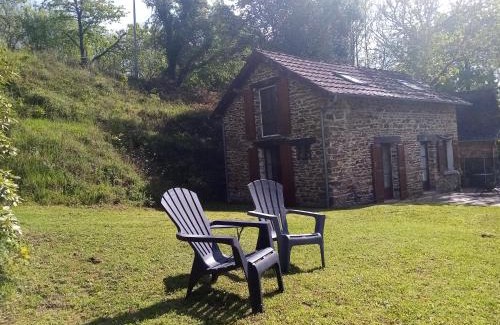 Saint-Sornin-Lavolps Bed & Breakfast | Chambre D Hôtes dans maisonnette indépendante