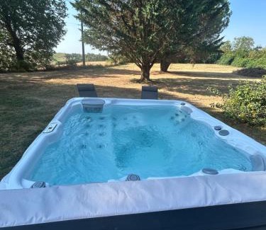 Salvagnac Bed & Breakfast | Chambre d'hôte Mélusine - Spa Illimité - Nature - Les Fées des Chênes