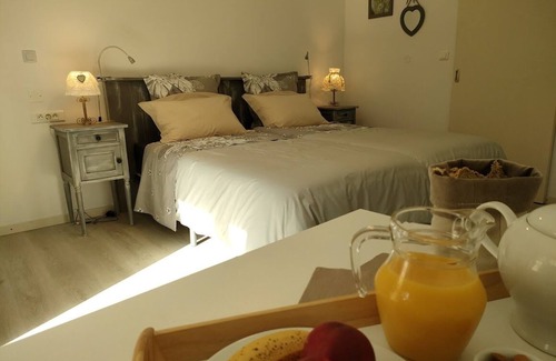 Lias-d'Armagnac Bed & Breakfast | Chambre D'hôtes Tournesol, Tout Confort, Piscine en Campagne Gersoise