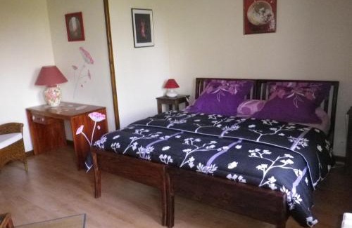 Chevillard Bed & Breakfast | Chambre d'hôtes La Haie Fleurie