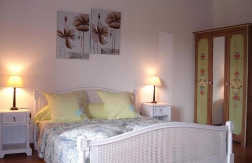 Chevillard Bed & Breakfast | Chambre d'hôtes La Haie Fleurie