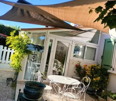 La Bouilladisse Bed & Breakfast | Chambre D'hôtes Villa de la Sueur au Bonheur