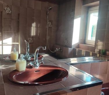 Mazamet Bed & Breakfast | Chambre d'hôtes Zen à Mazamet, avec garage vélos motos