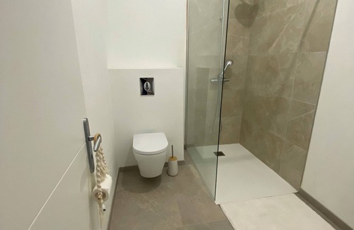 Saint-Genis-Laval Bed & Breakfast | Chambre Dans Maison Chaleureuse