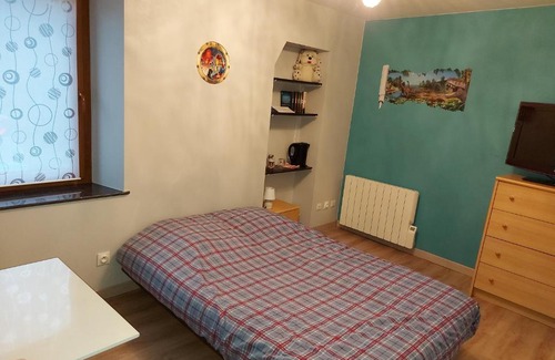 Bachant House | Chambre dans un écrin de verdure