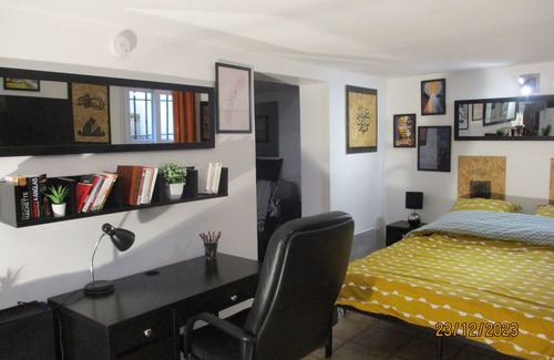 Argenteuil Bed & Breakfast | Chambre de 55m2 Entièrement Indépendante Avec Salon, Bureau et Espace Snacking