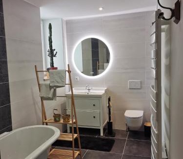 Sainte-Croix-sur-Mer House | Chambre de l'Iris