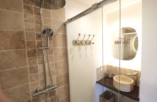 Saint-Just Bed & Breakfast | Chambre Dhôte Pour 2 Personnes Dans un Mas Languedocien Avec Piscine et Jacuzzi