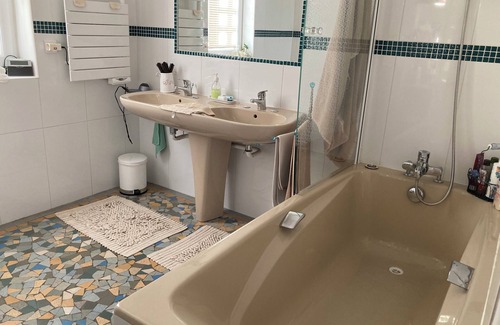 Lisieux Apartment | Chambre Dhôtes Dans Appartement Élégant Centre Ville Dans un Square