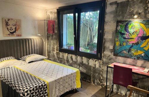 Pierrelatte House | Chambre Double La Cigale Insolite