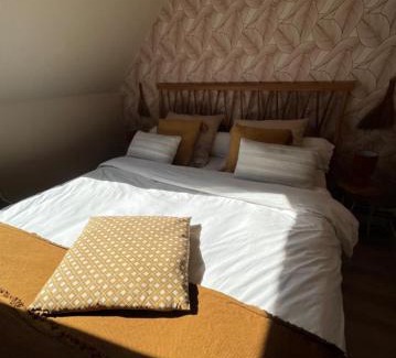 Santes House | Chambre et salle de bain privée