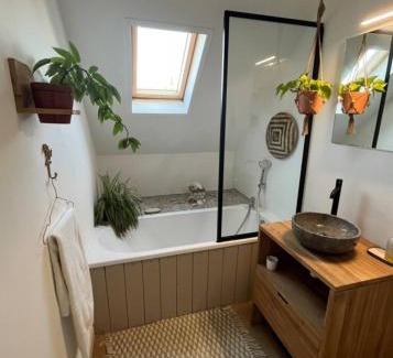 Santes House | Chambre et salle de bain privée