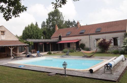 Vitry-aux-Loges Bed & Breakfast | Chambre familiale au cœur de la nature avec jardin et piscine privée, idéale pour explorer le Loiret - FR-1-590-265