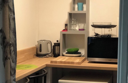 Blis-et-Born House | Chambre Cosy Avec Poêle, Salle de Bains et Kitchenette