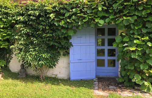 Blis-et-Born House | Chambre Cosy Avec Poêle, Salle de Bains et Kitchenette